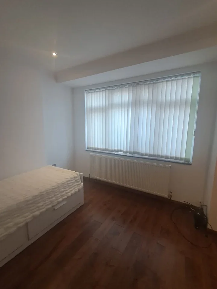 Flat Norfolk Avenue in Greater London