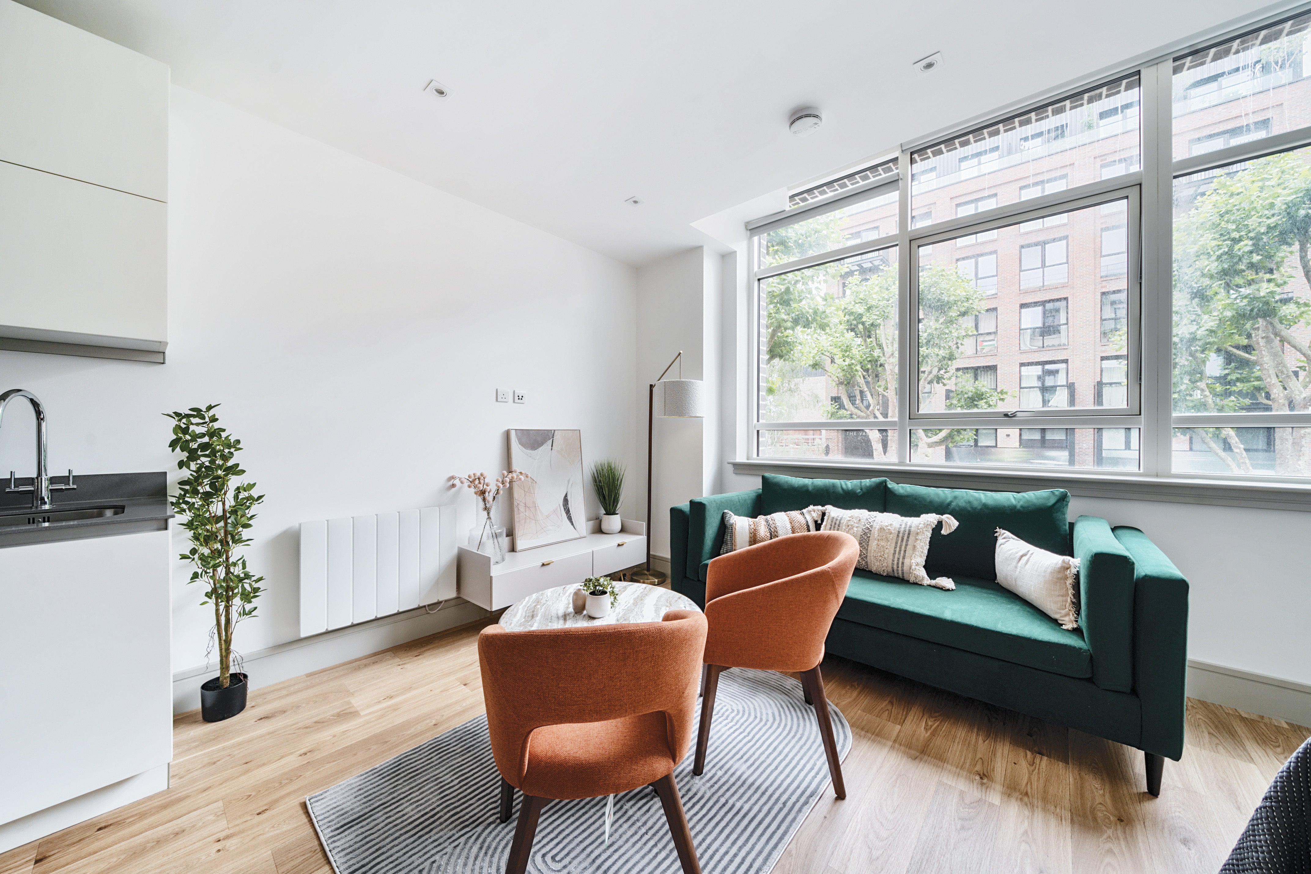 Flat Lawrence Road in Greater London