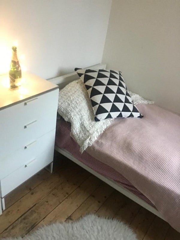 Room Chingford Road in Greater London