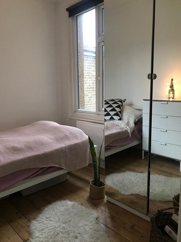 Room Chingford Road in Greater London