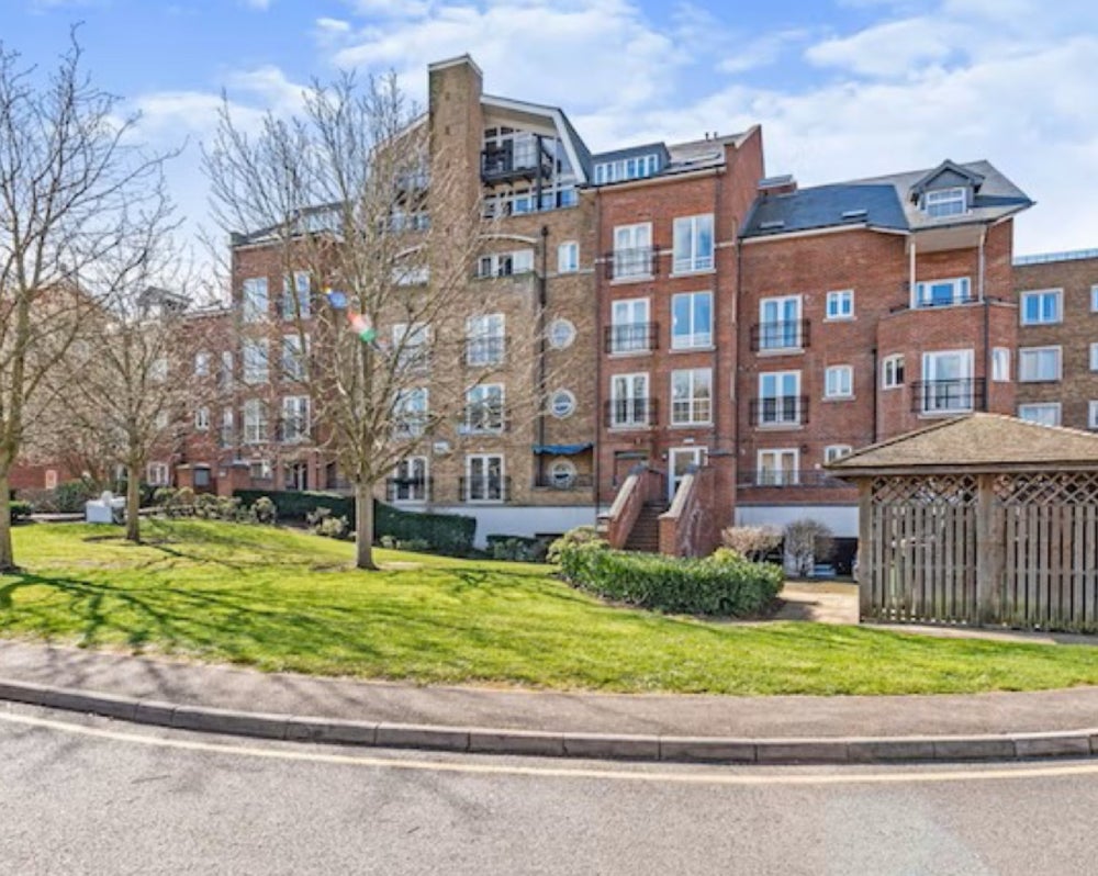 Flat Portway Close in Reading
