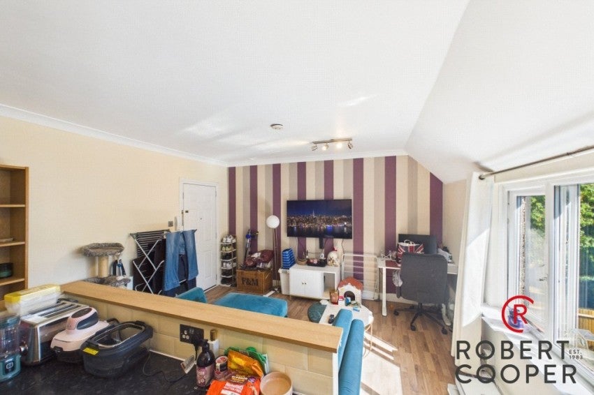 Flat Carew Road in Greater London
