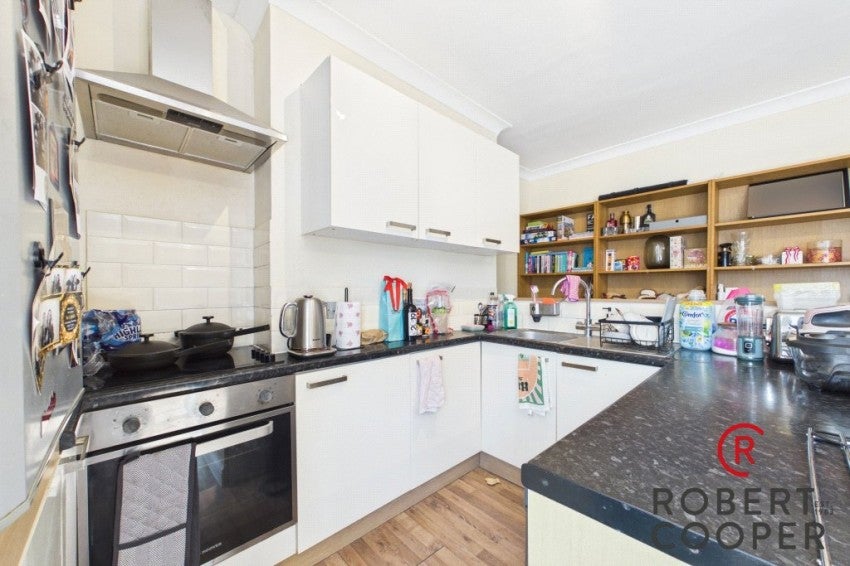 Flat Carew Road in Greater London