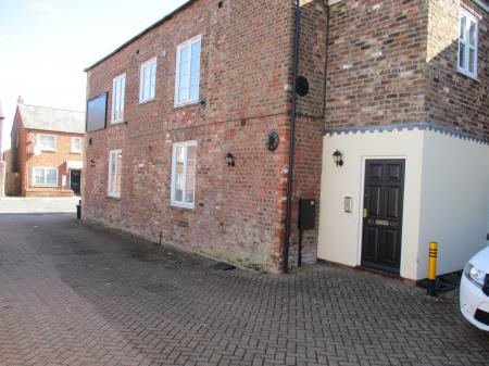 Flat High Street in South Holland