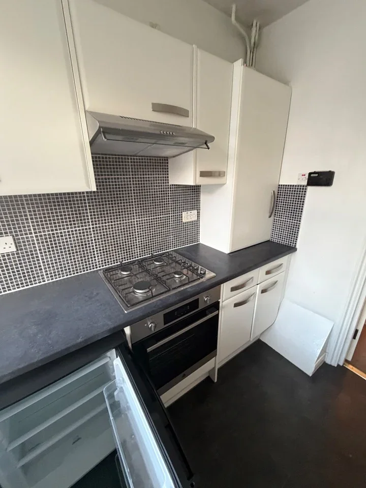 Flat Hebdon Road in Greater London