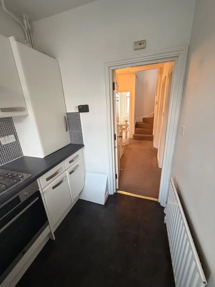 Flat Hebdon Road in Greater London