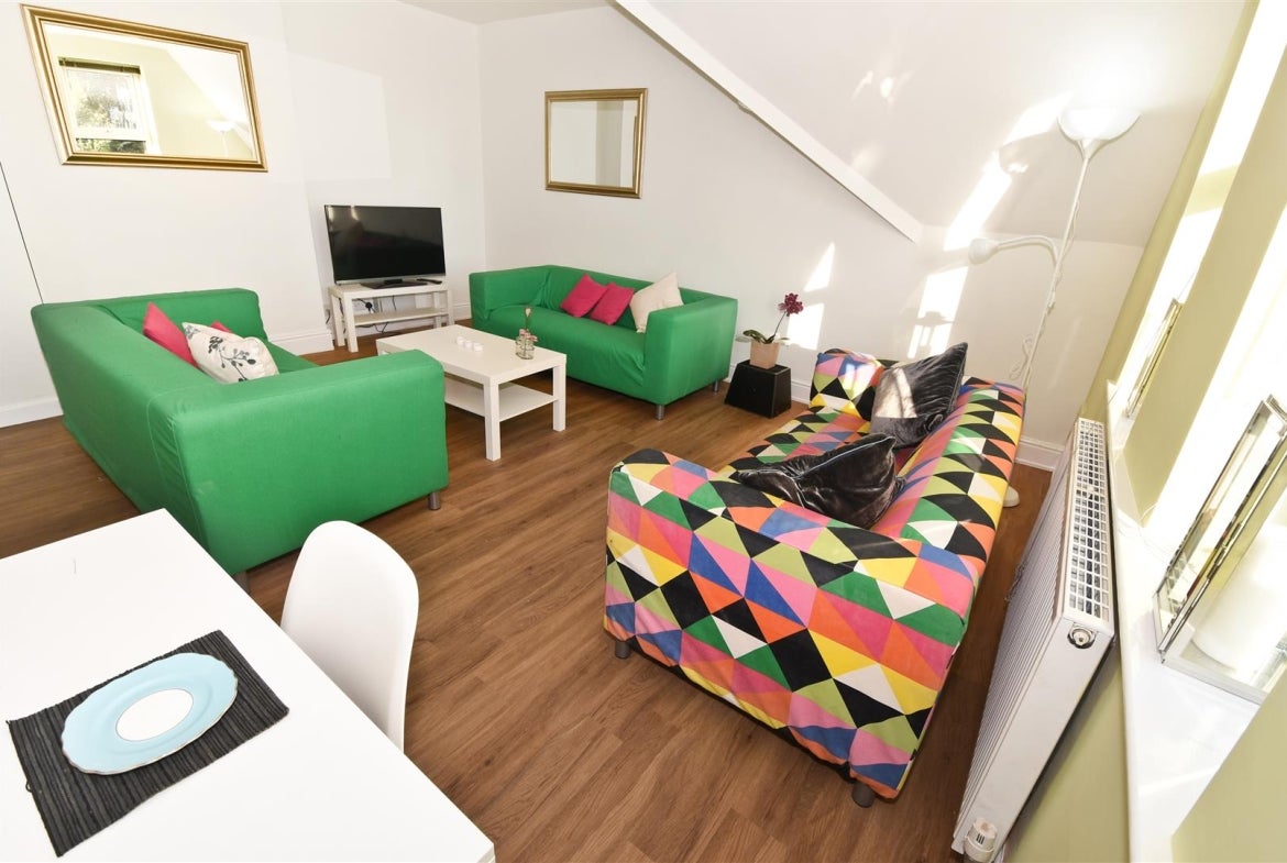 Flat Priory Place in Sheffield