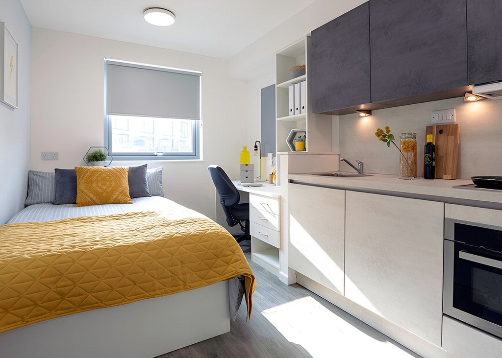 Flat Harriott Close in Greater London