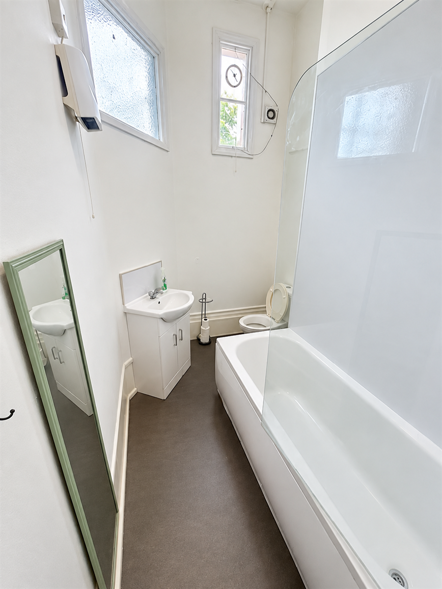 Flat Beaconsfield Street West in Royal Leamington Spa