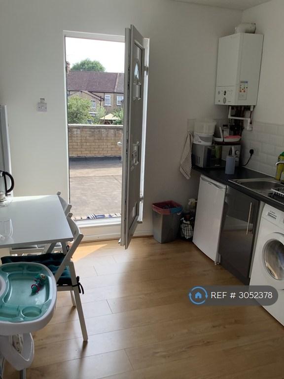 Flat Orsett Road in Grays
