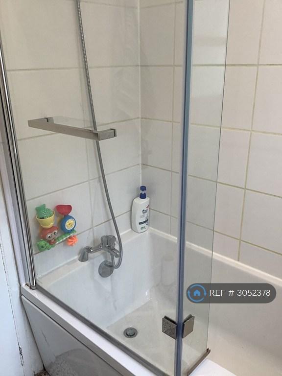 Flat Orsett Road in Grays