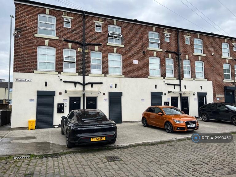 Flat Meanwood Road in Leeds
