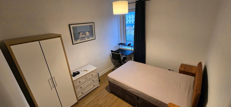 Room Loaning Crescent in City of Edinburgh