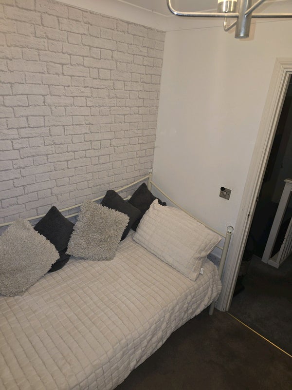 Room Drifters Way in Gorleston-on-Sea