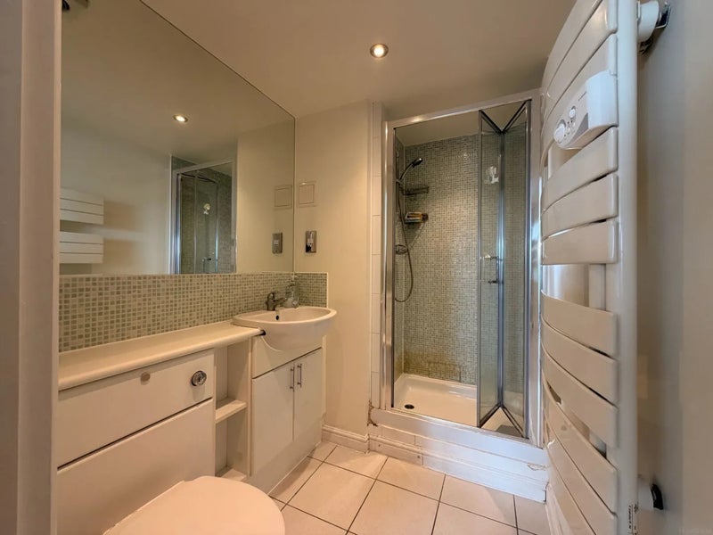 Room Broadway in Greater London