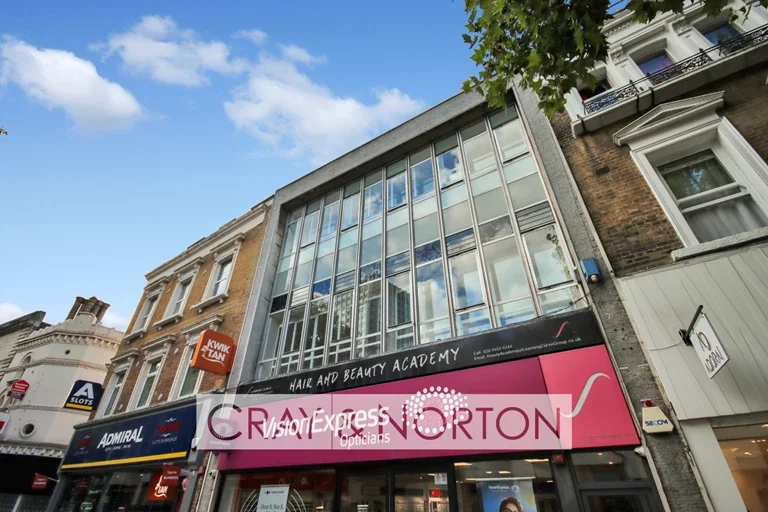 Flat North End in London