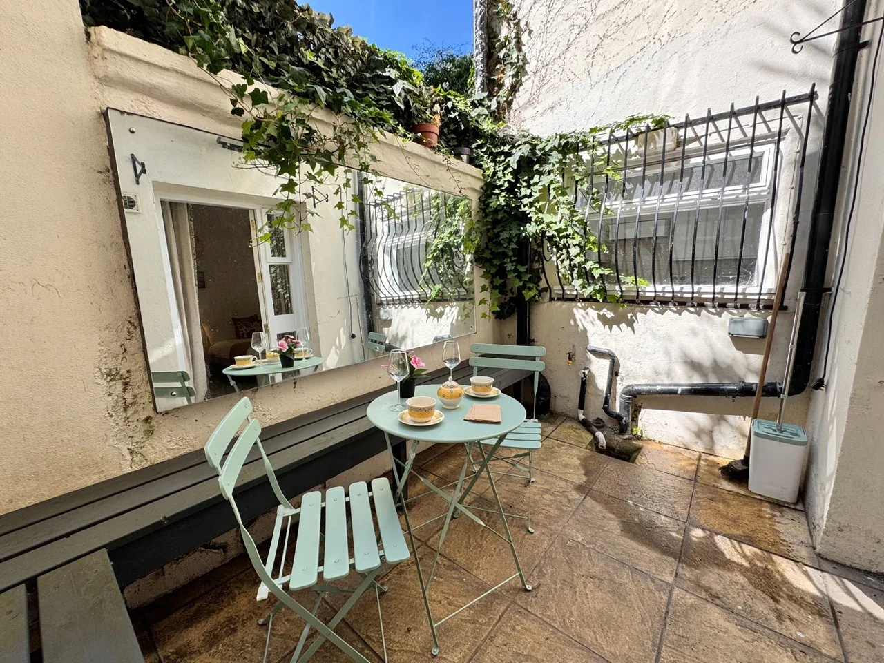 Flat St Martin's Close in Greater London