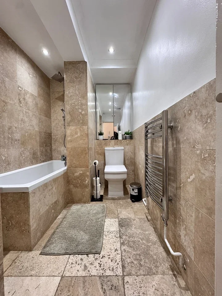 Flat St Martin's Close in Greater London