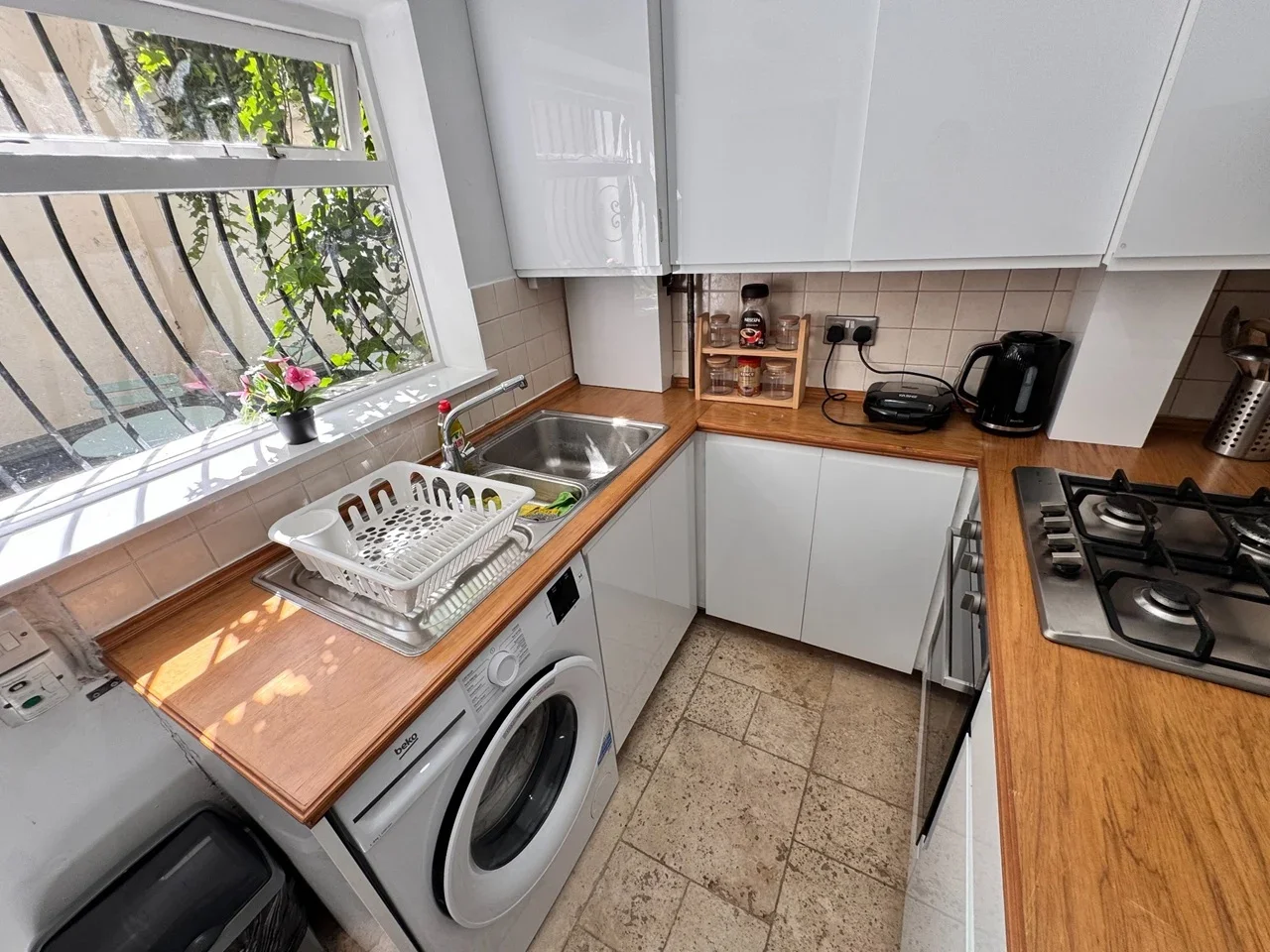 Flat St Martin's Close in Greater London