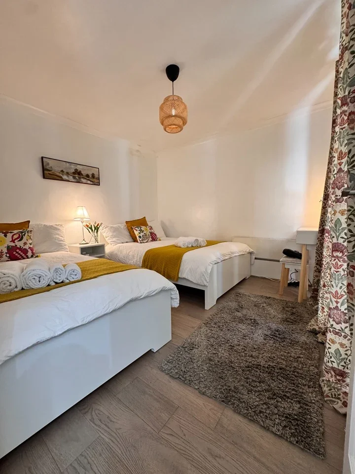 Flat St Martin's Close in Greater London
