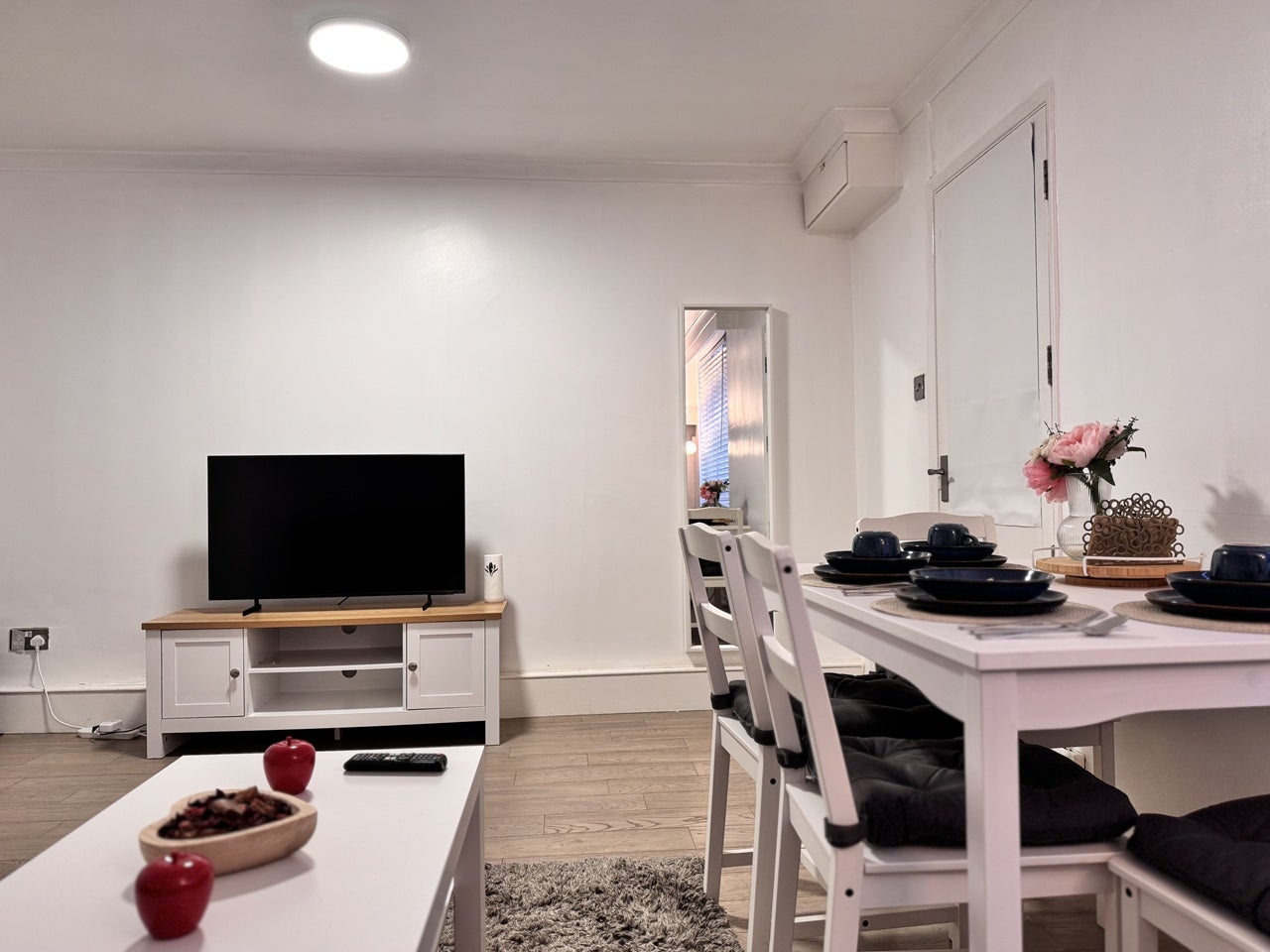Flat St Martin's Close in Greater London