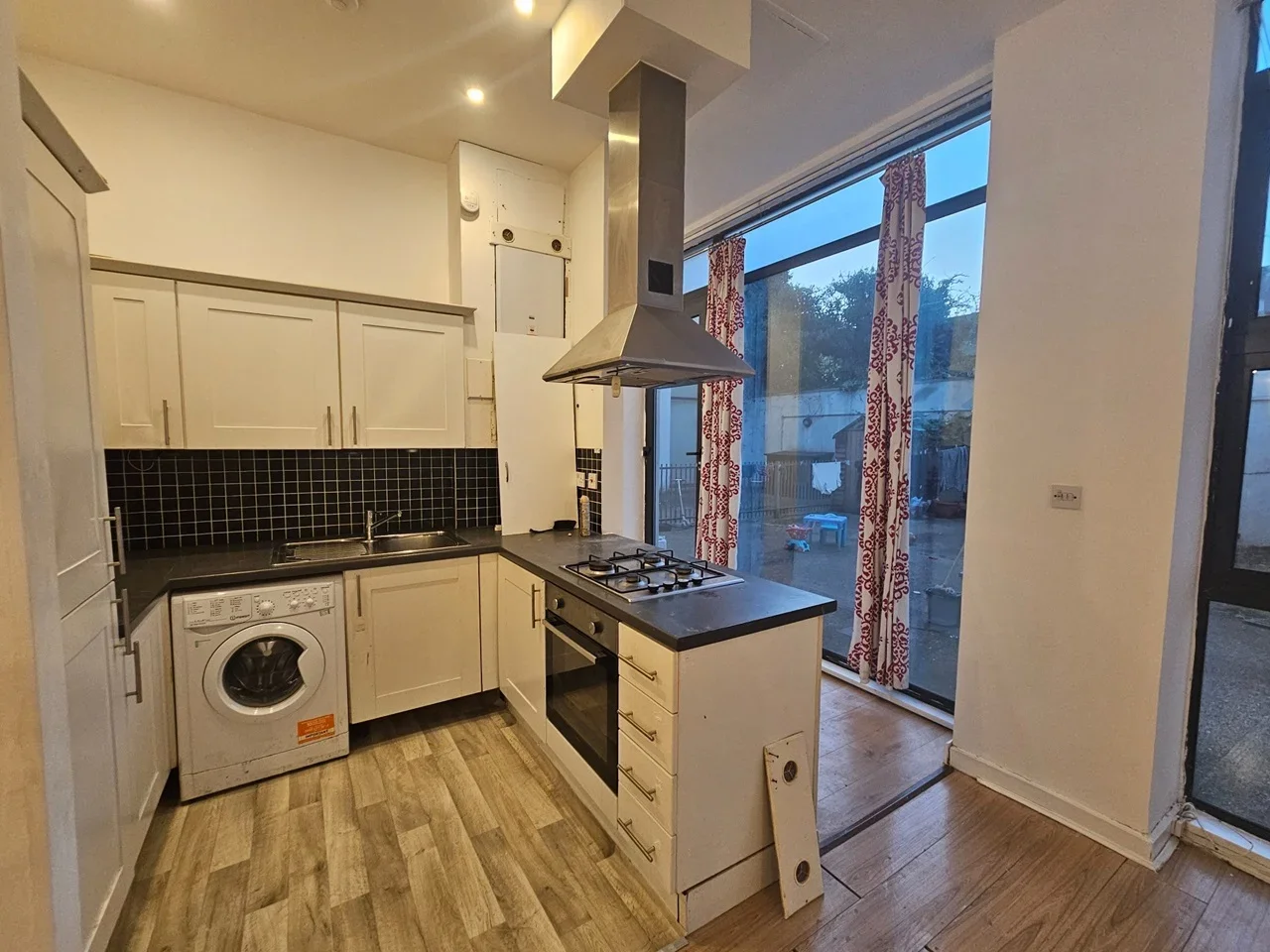 Flat Shaftesbury Road in Greater London