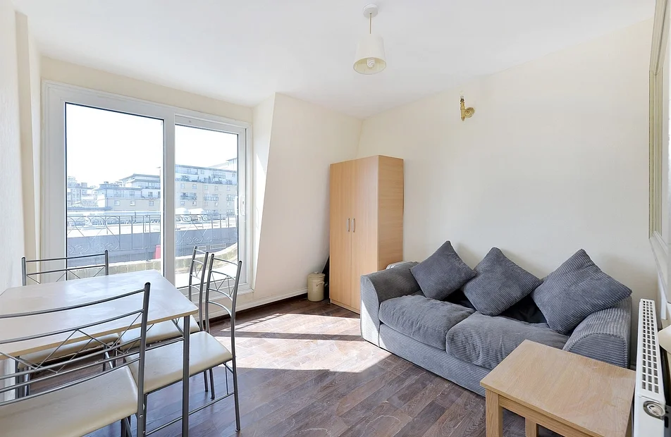 Flat Upper Tachbrook Street in City of Westminster
