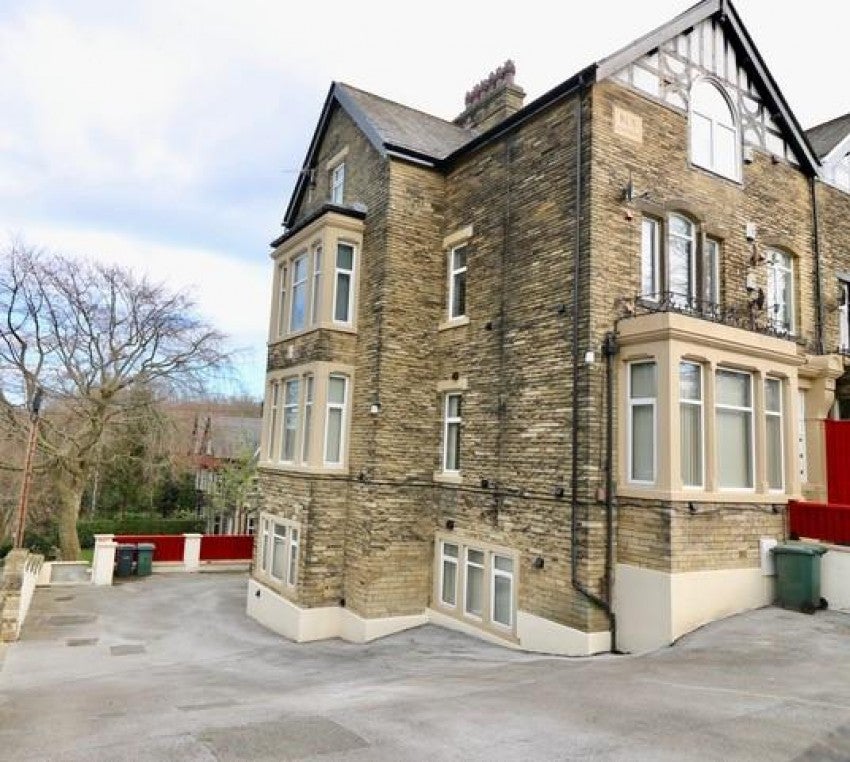 Flat Bingley Road in Bradford