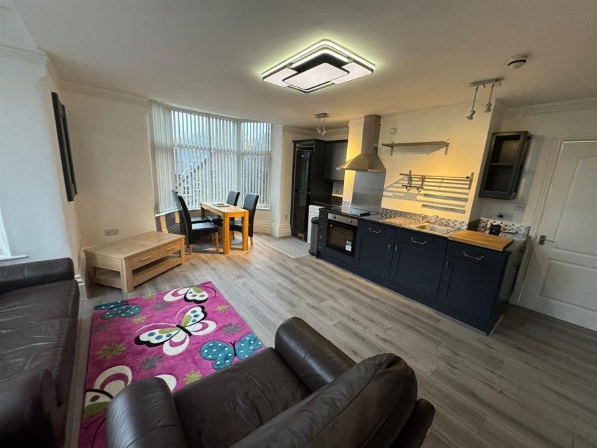 Flat Bingley Road in Bradford