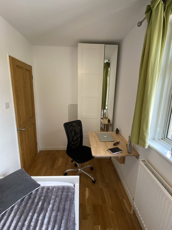 Room May Avenue in Greater London
