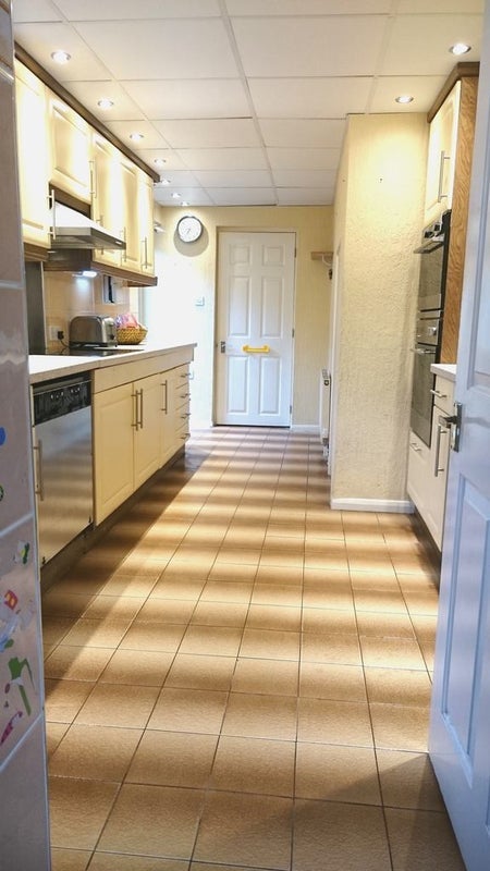 Room May Avenue in Greater London