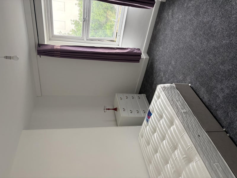Room Ashley Road in Bristol