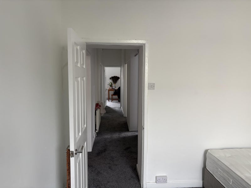 Room Ashley Road in Bristol