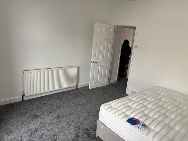 Room Ashley Road in Bristol