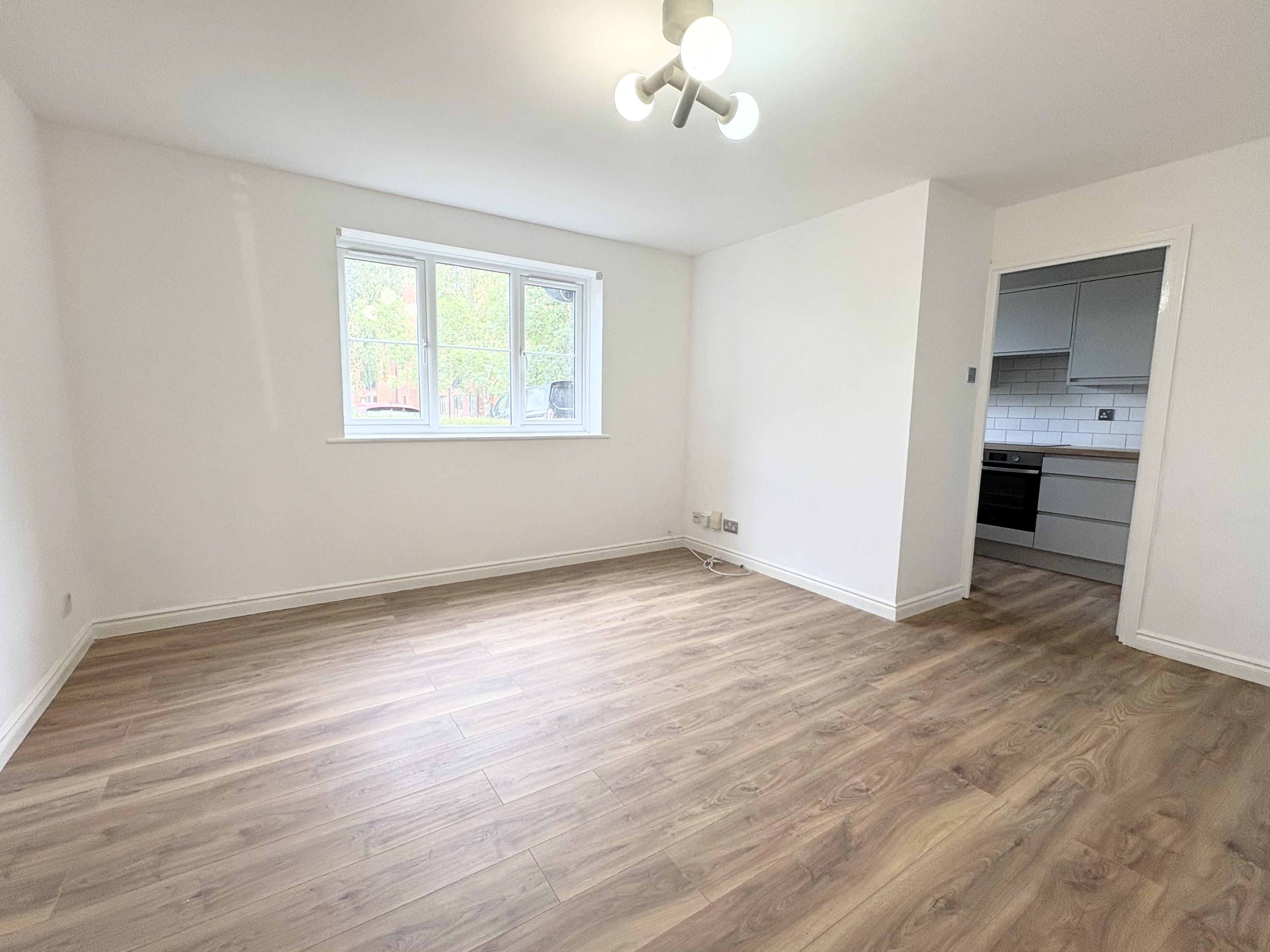 Flat Harlinger Street in Greater London