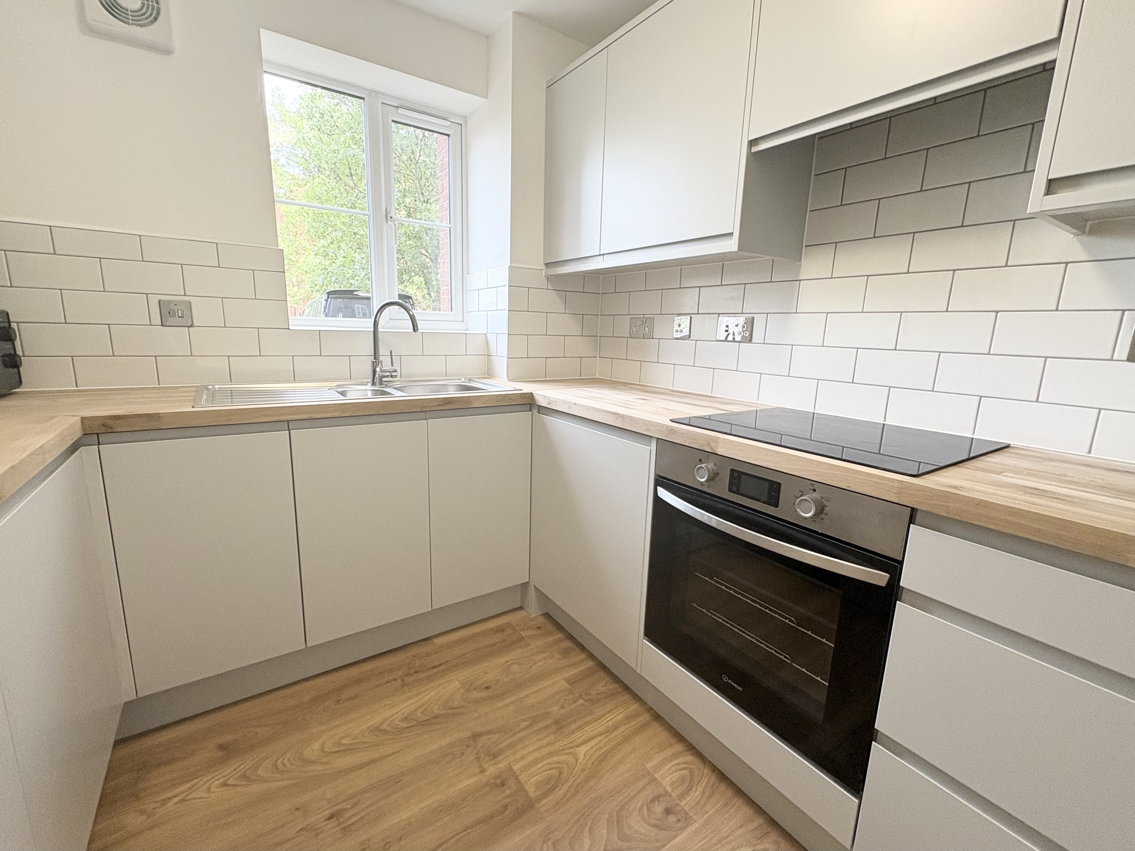 Flat Harlinger Street in Greater London