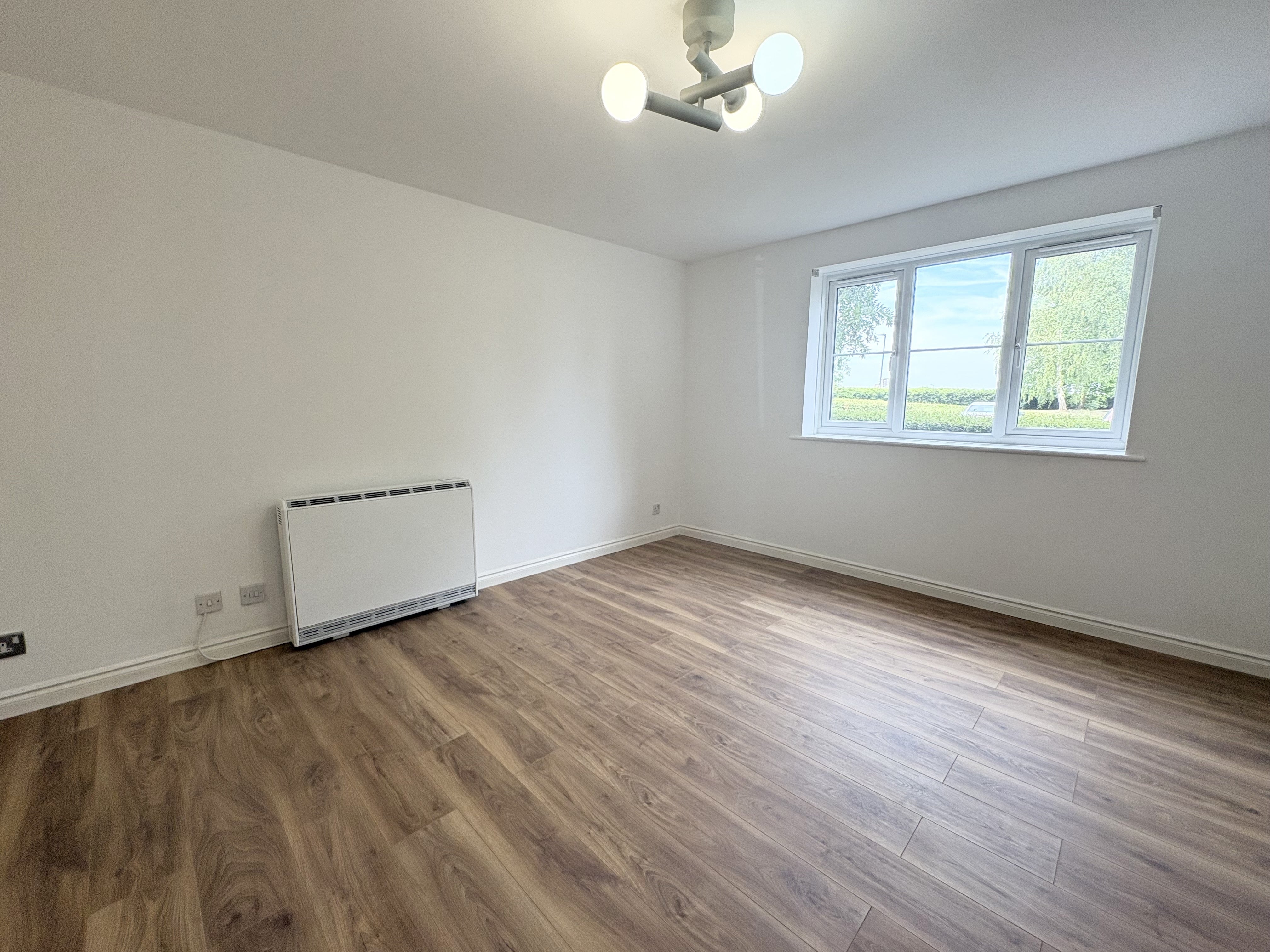 Flat Harlinger Street in Greater London