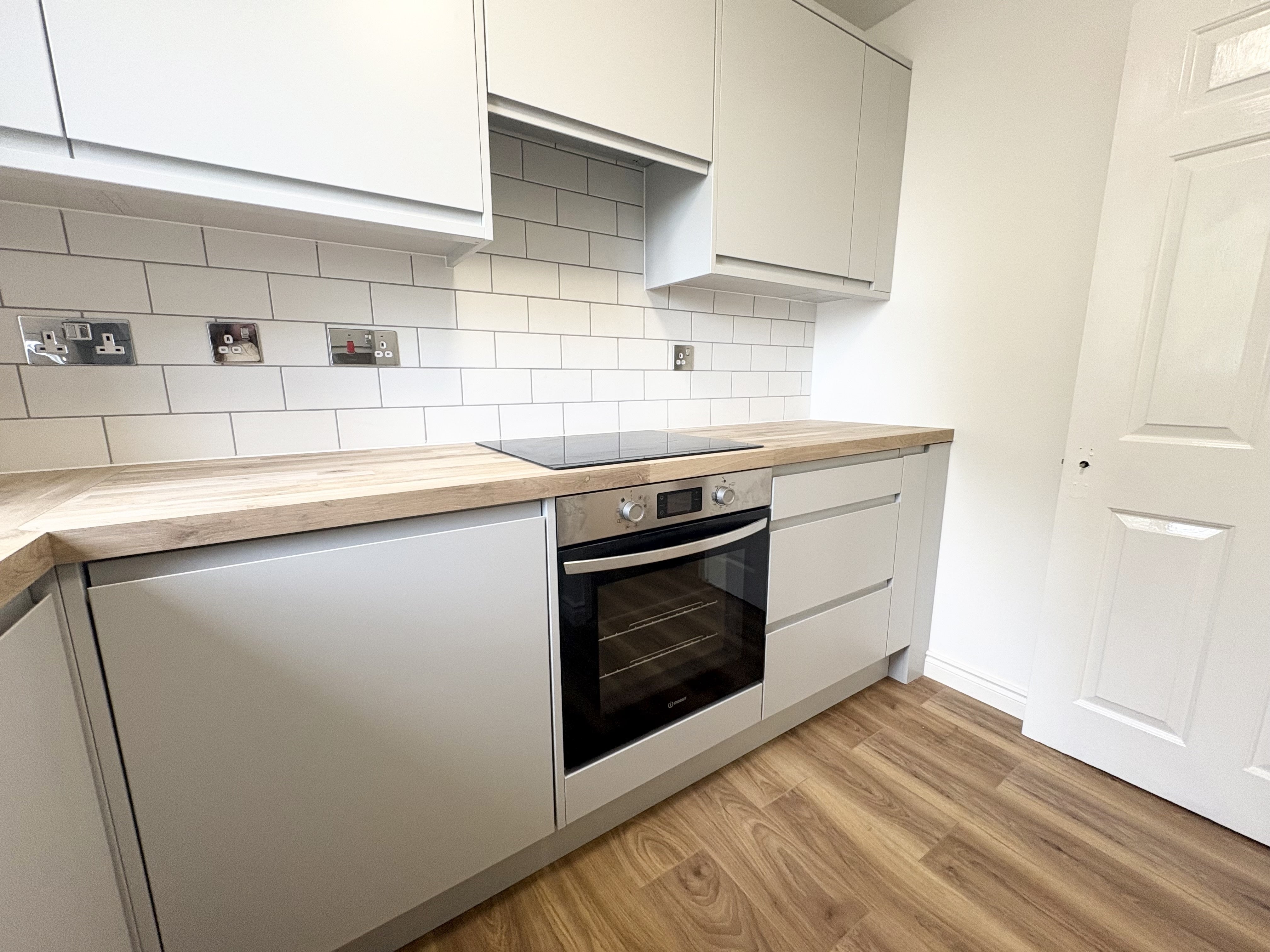 Flat Harlinger Street in Greater London