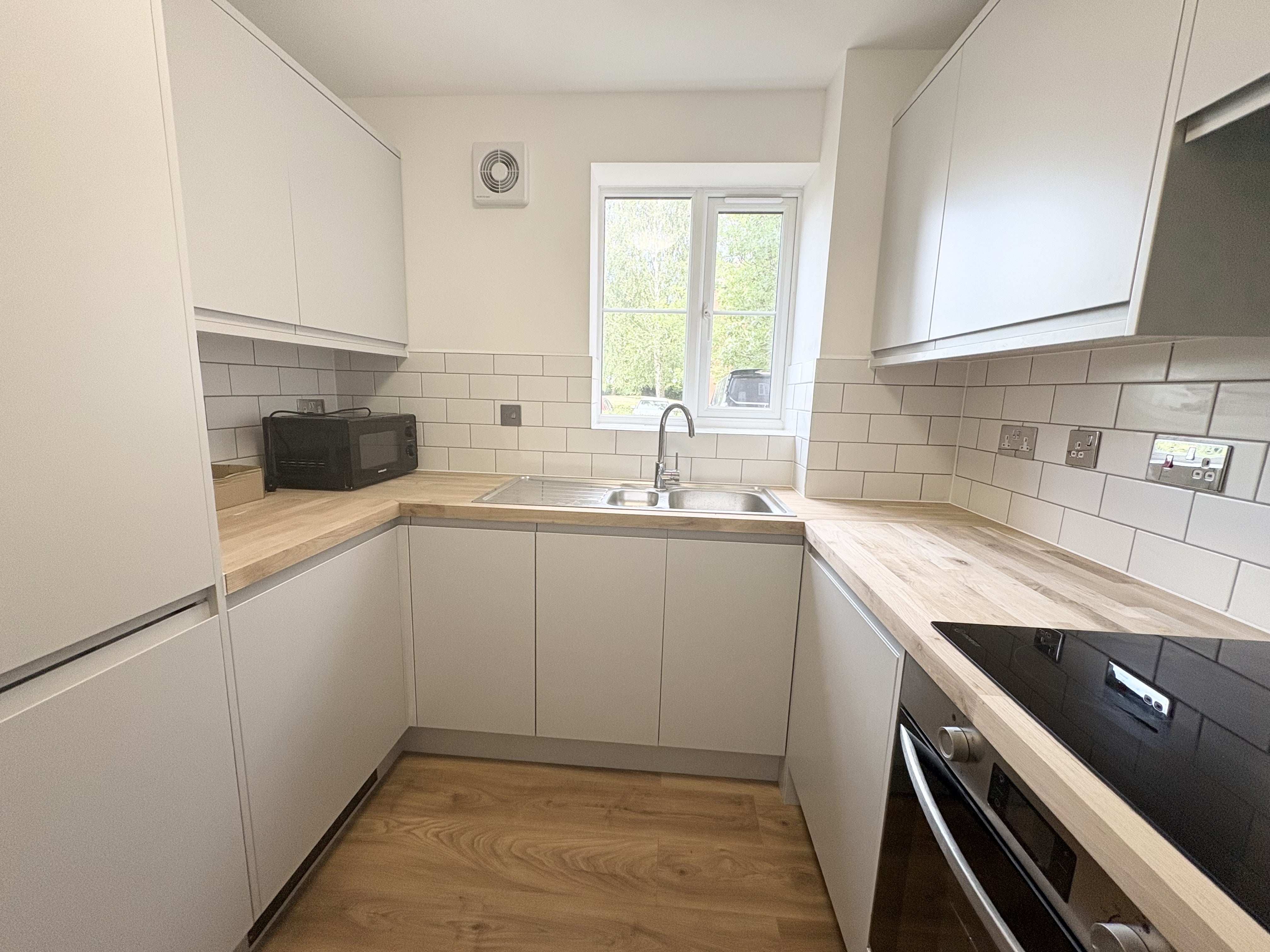 Flat Harlinger Street in Greater London