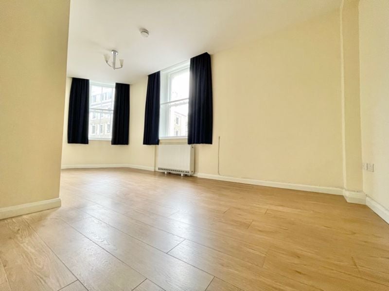 Flat Cannon Street in City of London