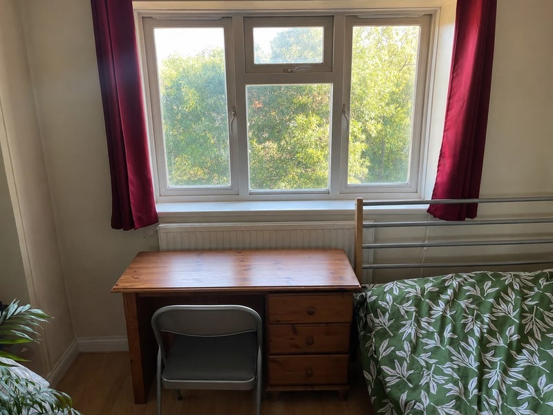 Room Broadhurst Gardens in Greater London