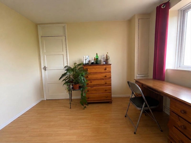 Room Broadhurst Gardens in Greater London