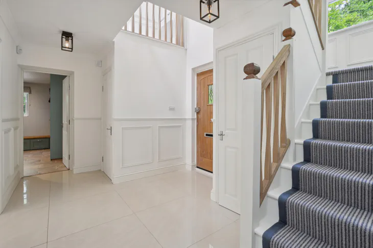 House Roundhill Way in Elmbridge