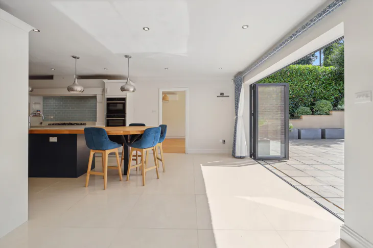 House Roundhill Way in Elmbridge