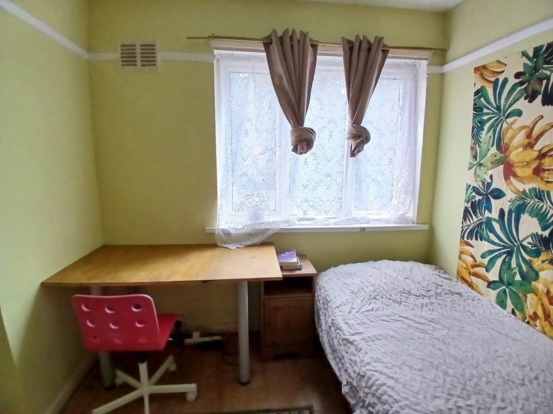 Room Hall Green Road in Coventry
