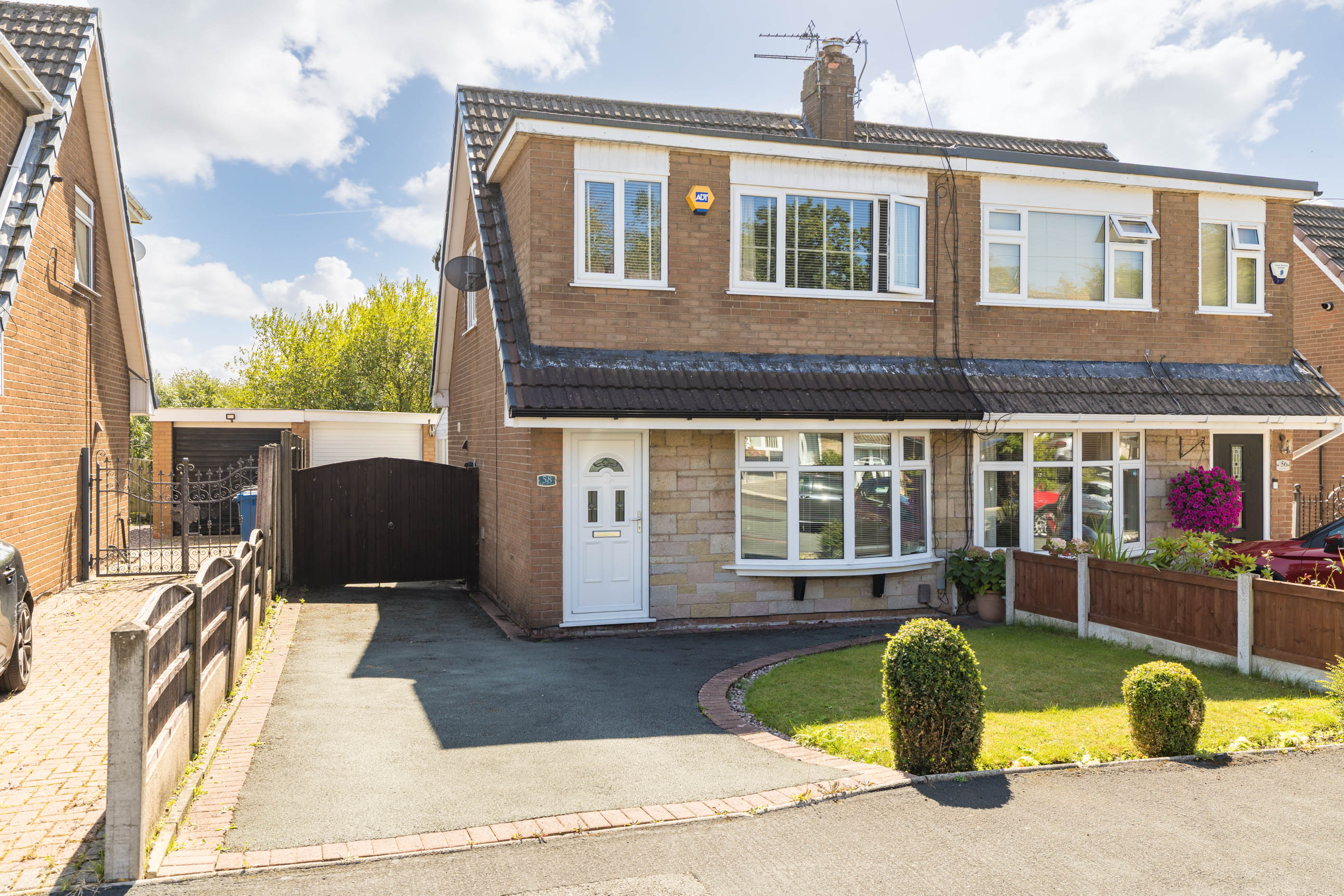 House Robin Hill Drive in Wigan