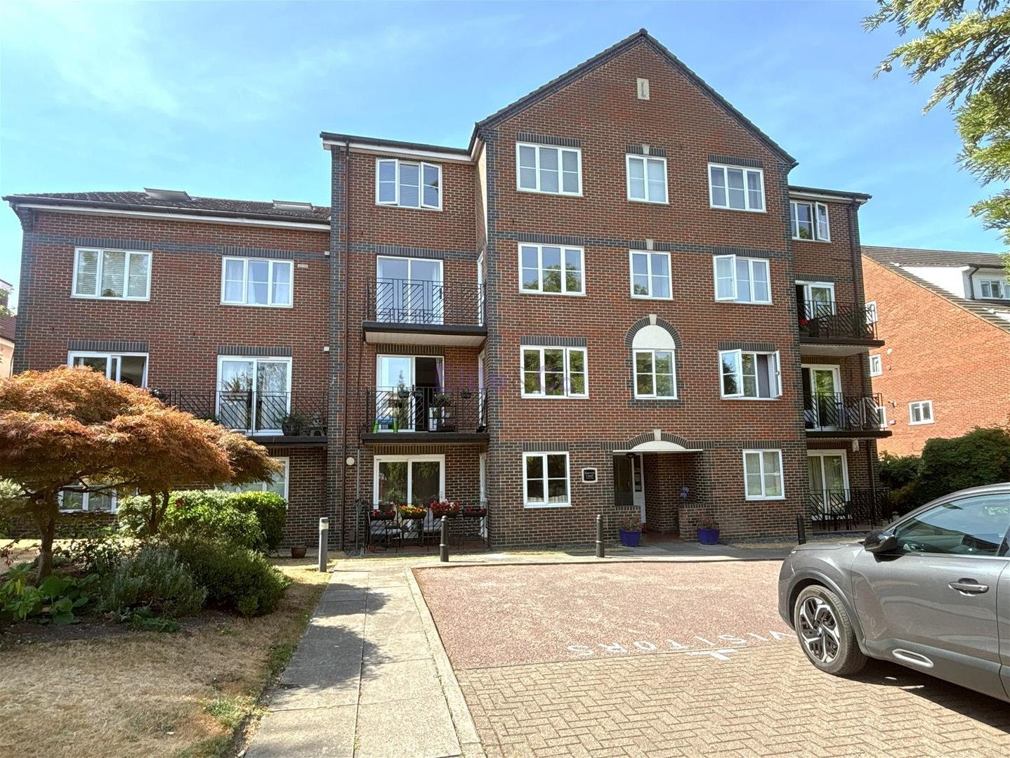Flat Park Road in Greater London