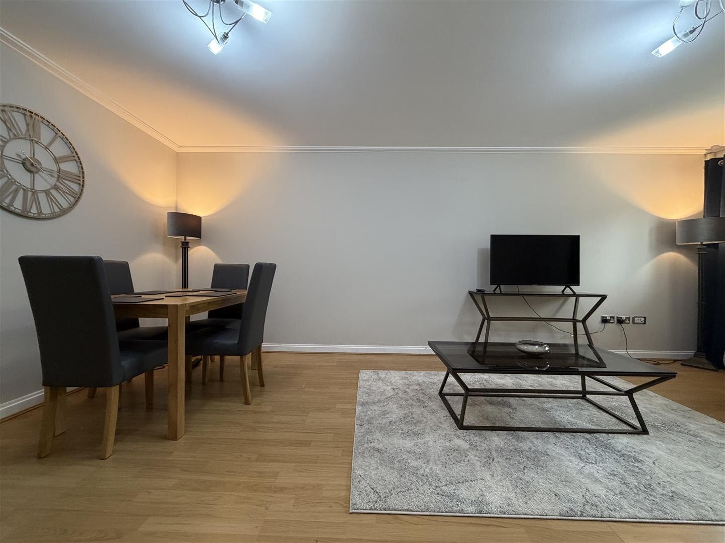 Flat Heol Glanrheidol in Cardiff