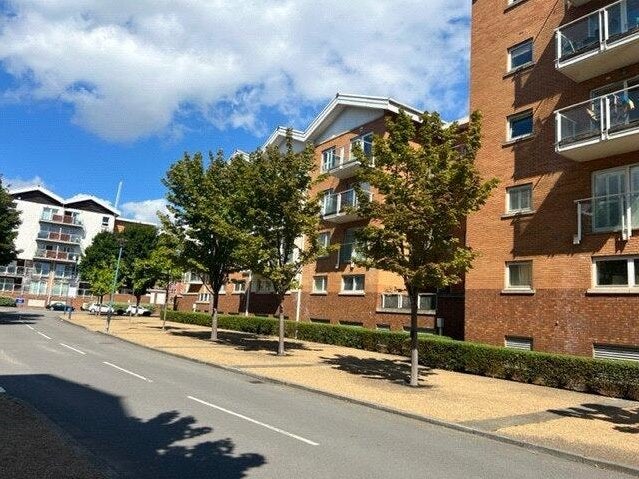 Flat Heol Glanrheidol in Cardiff