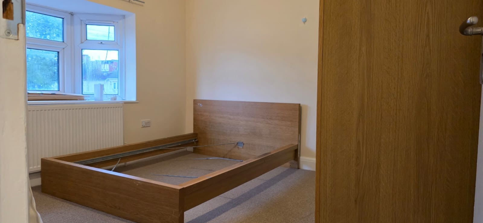 House Gantshill Crescent in Greater London